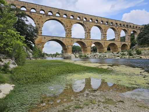 Wasser kreuzt Wasser_Pont du Gard - N. Glang